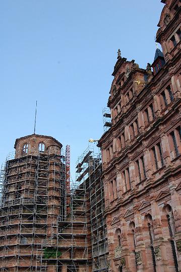 Schloss in de steigers.jpg